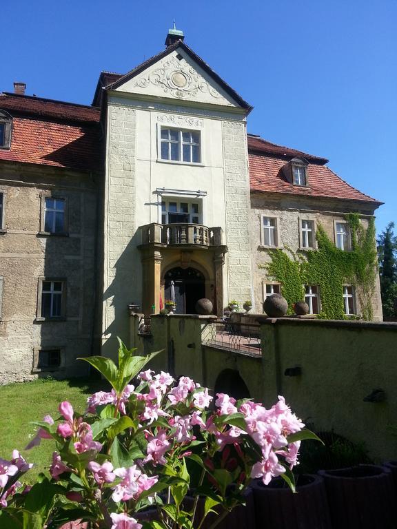 Palac Jastrowiec Exteriör bild