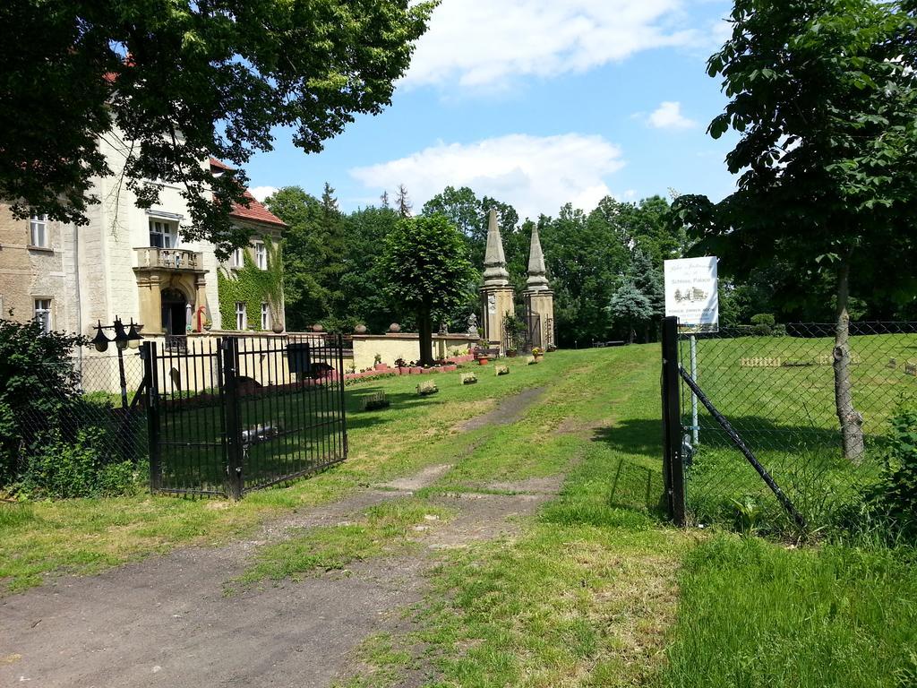 Palac Jastrowiec Exteriör bild