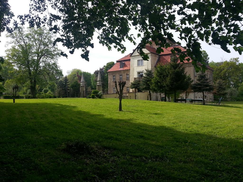 Palac Jastrowiec Exteriör bild