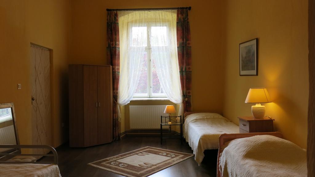 Palac Jastrowiec Exteriör bild