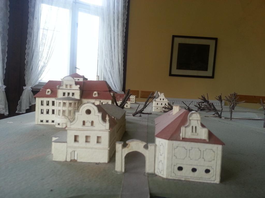 Palac Jastrowiec Exteriör bild
