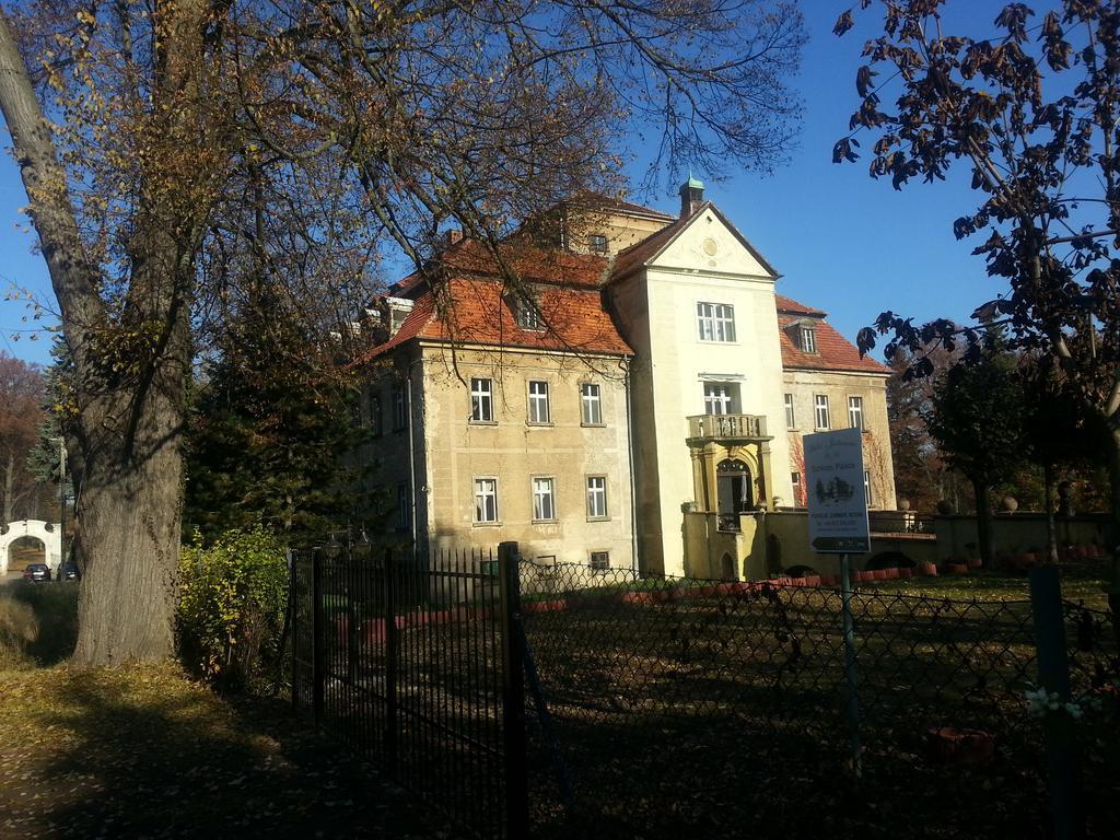 Palac Jastrowiec Exteriör bild